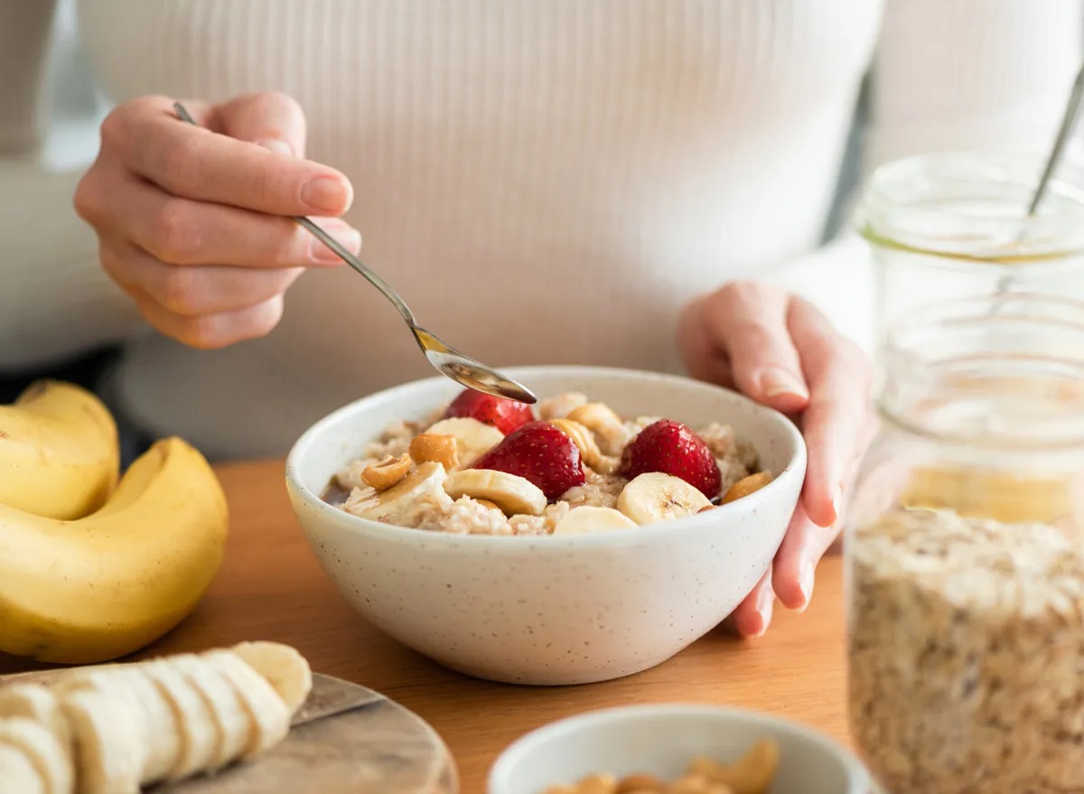 Why You Should Eat More Oatmeal: An Incredibly Healthy Food